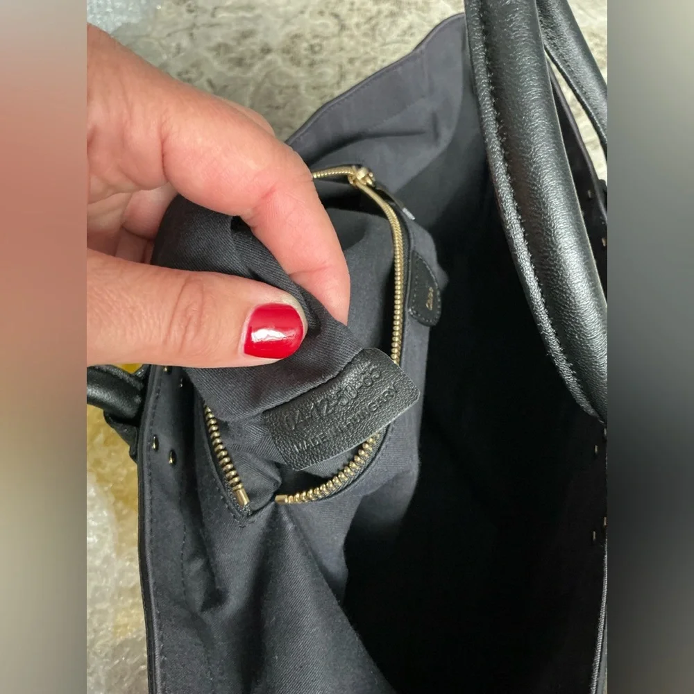 Authentic CHLOE spacious tote bag 🖤🤍🖤🤍